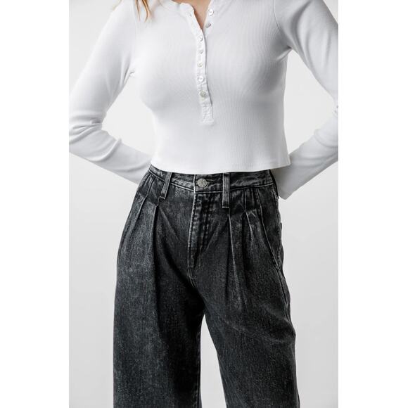 AMO NWT Marcella Pleated Wide Leg Jean in Frosty Black // 31 - Picture 3 of 16